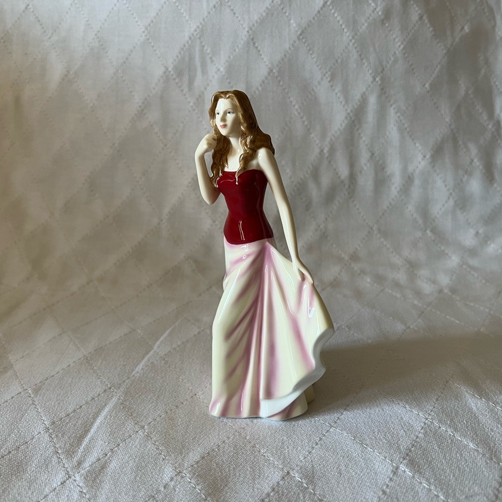 🔥SALE🔥Royal Doulton SIGNED!!!! Pretty ladies